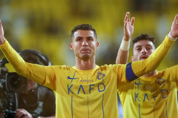 Pellet number 32! Ronaldo scores consecutive goals to lead Al Nasser to a 2-1 win in the Saudi Pro League.